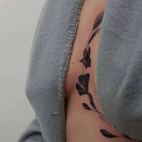 tattoo entre los senos|37 idées géniales de tatouages entre les seins